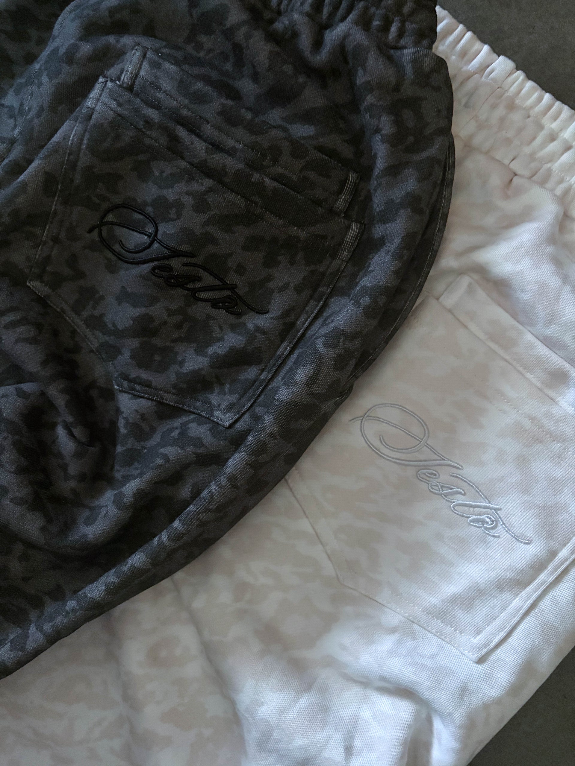 "Panthera" Sweatpants - Arctic